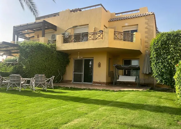 Charming Beachside 5bdr In Einbay Villa