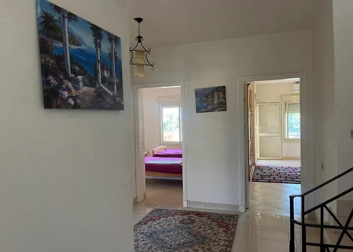 Villa Charming Beachside 5bdr In Einbay *
