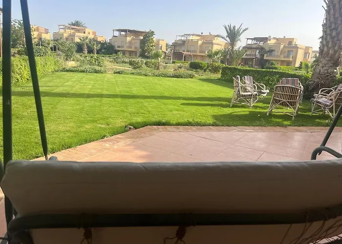 Villa Charming Beachside 5bdr In Einbay *