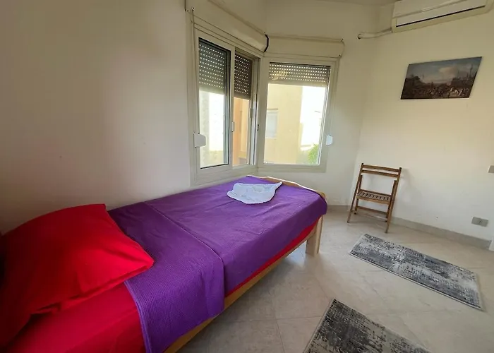 Charming Beachside 5bdr In Einbay Villa