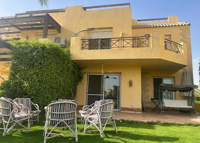 Villa Charming Beachside 5bdr In Einbay *