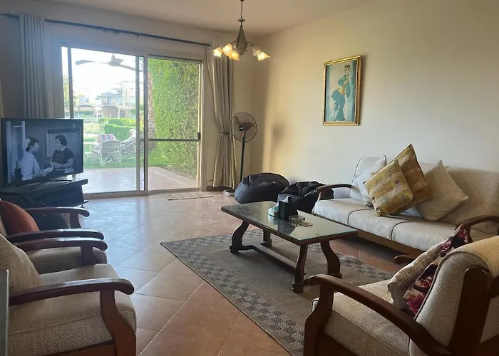 Villa Charming Beachside 5bdr In Einbay