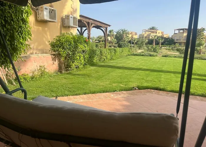 Villa Charming Beachside 5bdr In Einbay *