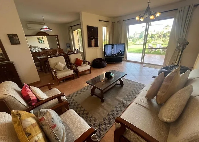 Charming Beachside 5bdr In Einbay