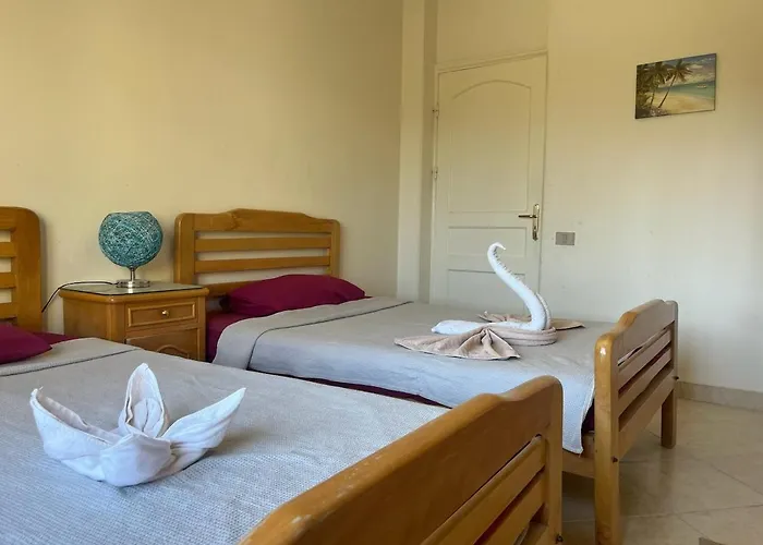 Charming Beachside 5bdr In Einbay