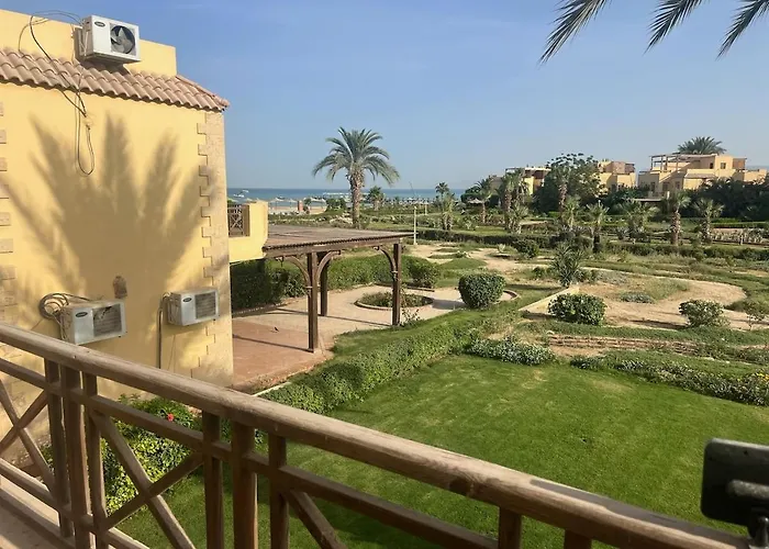 Charming Beachside 5bdr In Einbay Villa