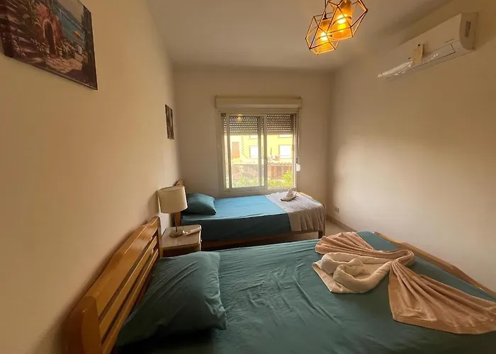 Charming Beachside 5bdr In Einbay *